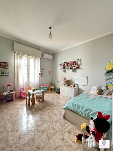 Casa centrica 2 dorm, 110m² con garage — Pellegrini 500