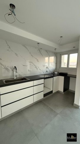 Depto 2 dorm, 2 baños, con cochera — Constitución y Santamarina