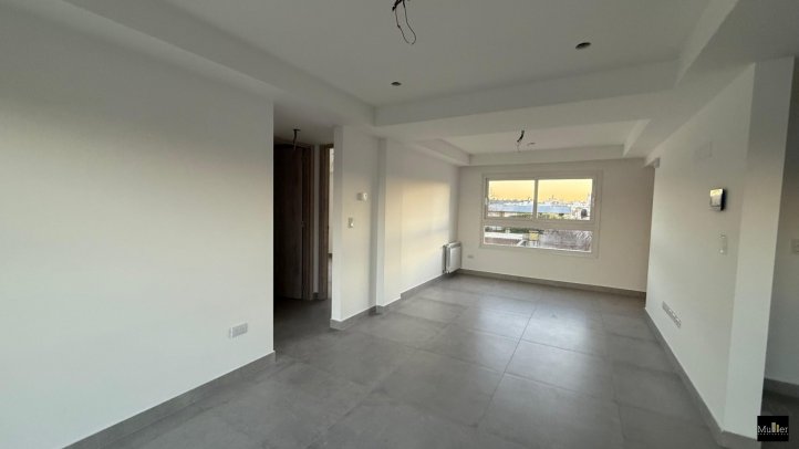 Depto 2 dorm, 2 baños, con cochera — Constitución y Santamarina