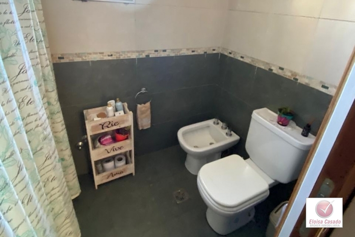 Casa 4 dorm, 130m² con garage para 3 autos — Esquina Alonso y Azucena