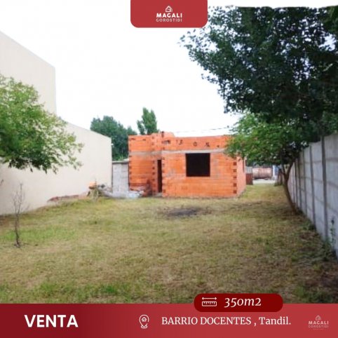 Lote en Venta 84m² con construcción — Barrio Docentes