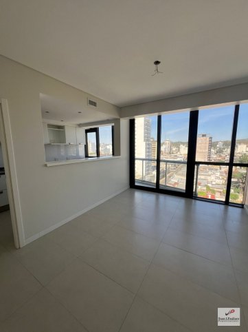 Depto 2 dorm, 83m² con cochera y pileta — Alem y Mitre