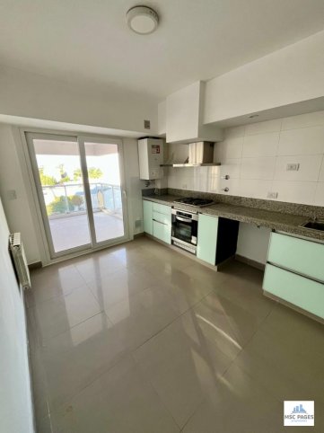 Depto 2 dorm, 6to piso con cochera y balcón — Alem al 800