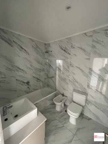 Depto 2 dorm, 110m² con cochera y terraza — Av Santamarina
