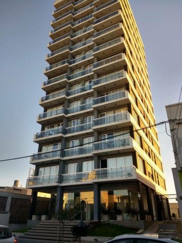 Depto 2 dorm, 111m² con cochera y pileta — Chacabuco