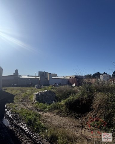 Lote en venta 11.50x32.50m con todos servicios — Figueroa 2100
