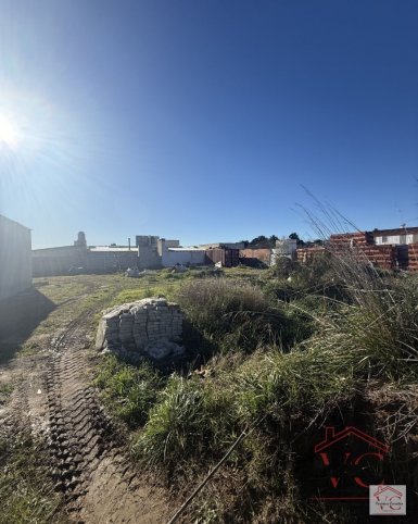 Lote en venta 11.50x32.50m con todos servicios — Figueroa 2100