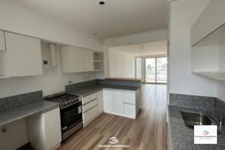 Depto 3 amb, 90m² en zona céntrica con pileta y cochera