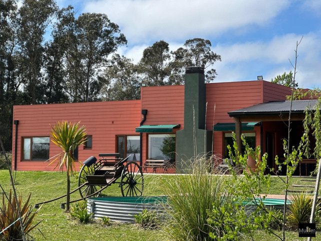 Casa 3 dorm, 285m² con pileta — Valle Amilcar