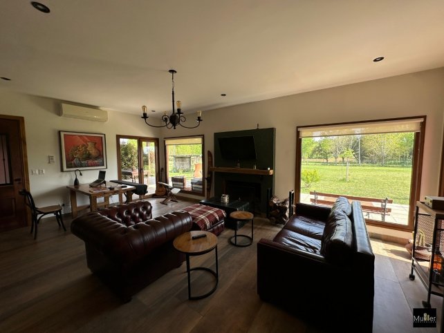Casa 3 dorm, 285m² con pileta — Valle Amilcar