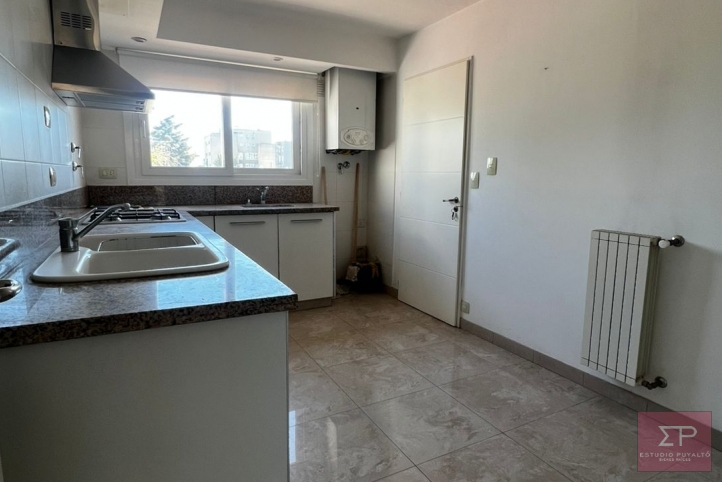 Depto 2 dorm, 100m² con 2 cocheras — Edificio Bertoli
