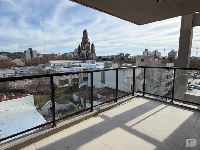 Depto 2 dorm, 80m² con cochera — Centro