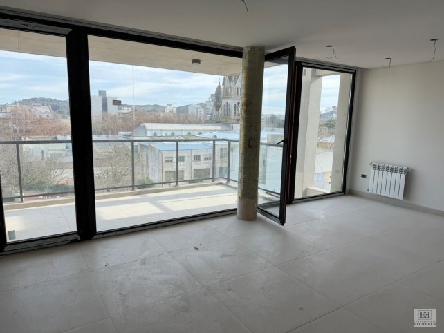 Depto 2 dorm, 80m² con cochera — Centro