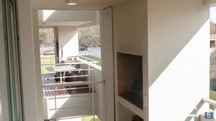 Depto 2 dorm, 1 baño, cochera — Garibaldi y Alberdi