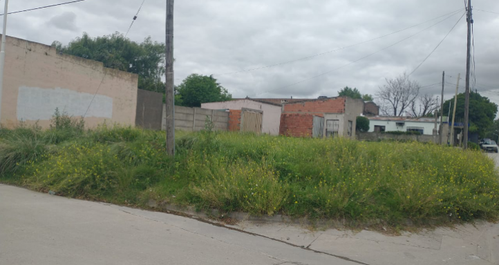 Lote en Venta 13x12.80, todos los servicios — Jurado y Ugalde