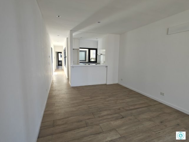 Depto 1 dorm, 58m² con cochera y pileta — 4 de Abril