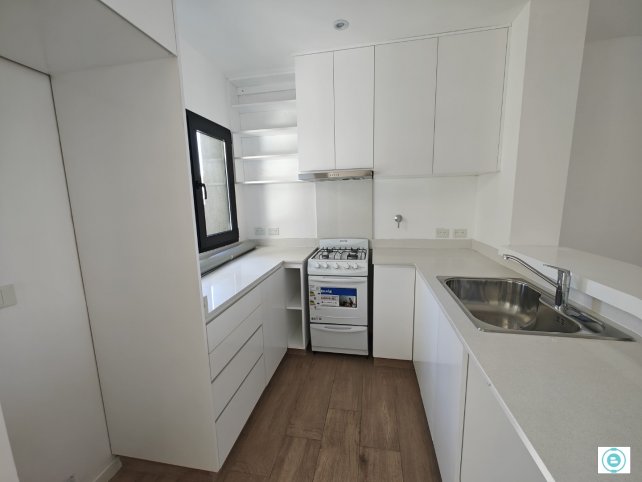 Depto 1 dorm, 58m² con cochera y pileta — 4 de Abril