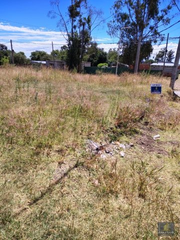 Lote en esquina de 15x19 mts en Santa Cruz y De la Canal