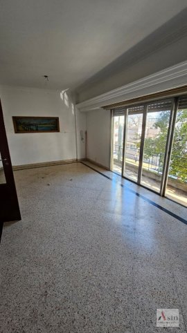 Depto 3 dorm, 200m² con local y patio verde — Calle Roca