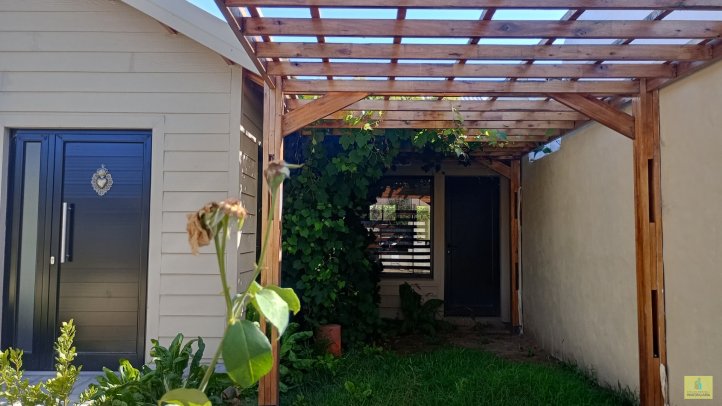 Casa a estrenar 2 dorm, 2 baños, garage — Mosconi 900