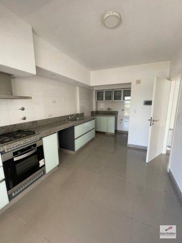 Depto 2 dorm, 110m² en Alem al 800 con cochera y balcón