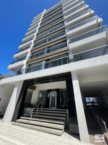 Depto 2 dorm, 110m² en Alem al 800 con cochera y balcón