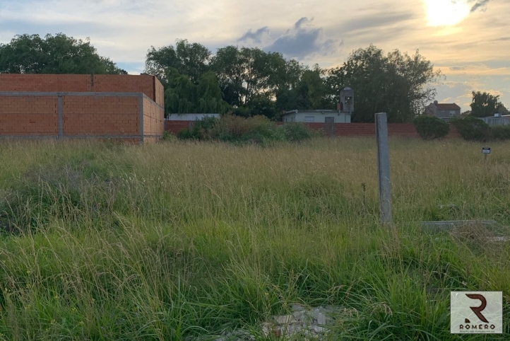 Lote en Venta 16.48x24.95, servicios de agua y luz