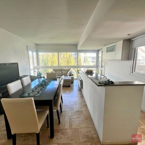 Depto 2 dorm, 95m² con ascensor — Garibaldi y Alberdi