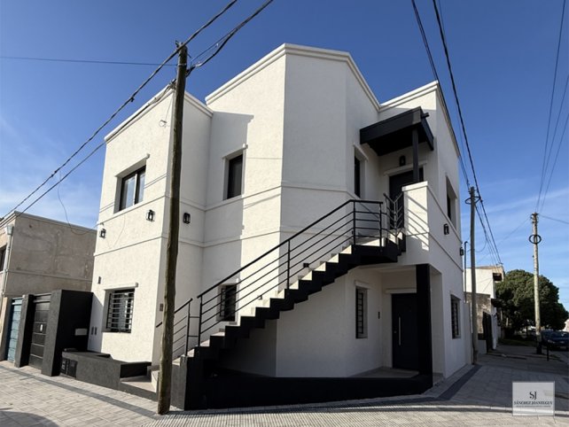 Depto en Venta 2 dorm, 71m² con balcón y parrilla — Liniers