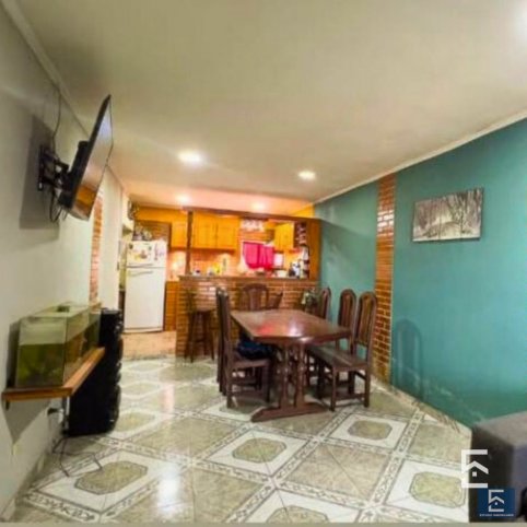 Casa en Venta PH 1 dorm, 1 baño, 1 garage — Primera Junta 2900