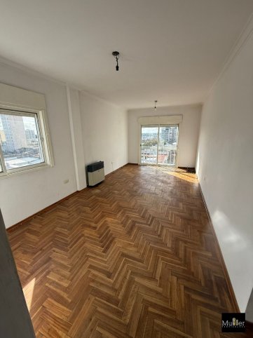 Departamento en venta sobre calle 9 de Julio al 400, 2 dorm, 1 baño, cochera