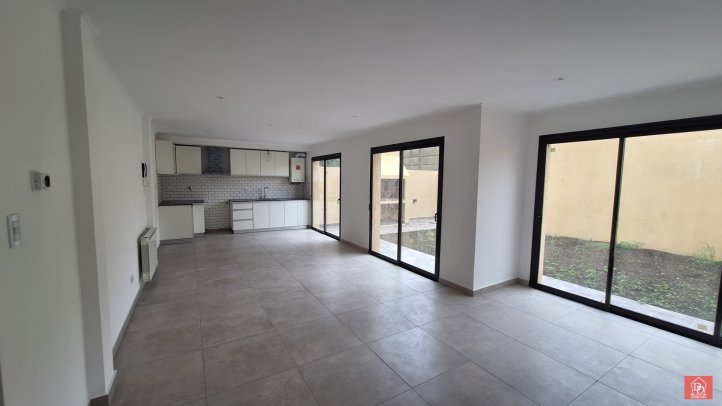 Depto 3 dorm, 92m² con cochera y patio — Costa Rica
