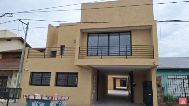 Depto 3 dorm, 92m² con cochera y patio — Costa Rica