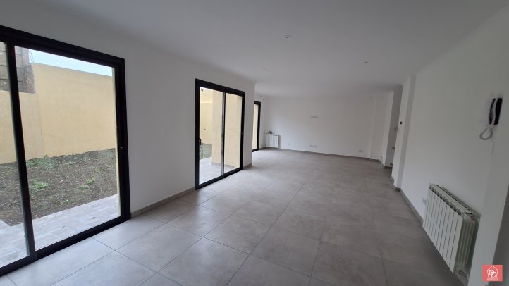 Depto 3 dorm, 92m² con cochera y patio — Costa Rica