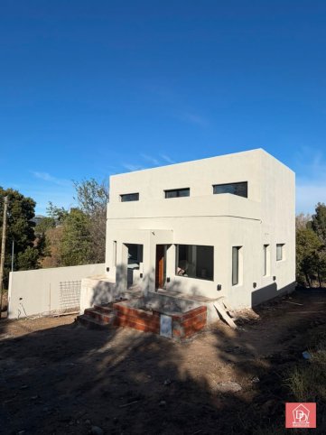 Casa 4 dorm, 210m² en Frondizi 75 con pileta