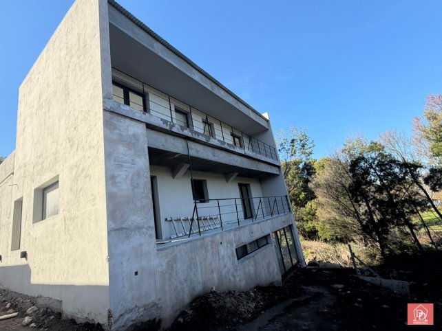 Casa 4 dorm, 210m² en Frondizi 75 con pileta