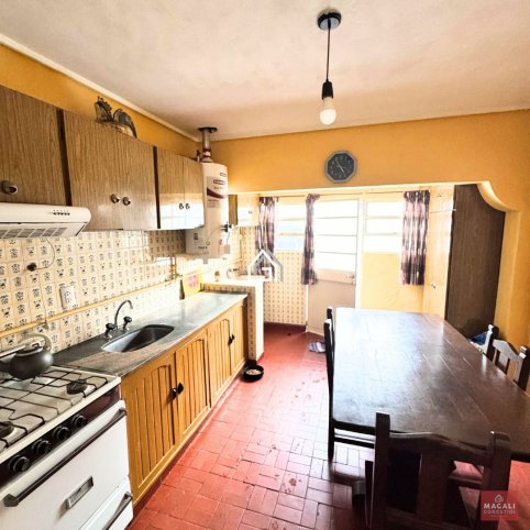 Departamento en VENTA Av. Bolívar, 110m², 3 dorm, 2 baños, 1° piso