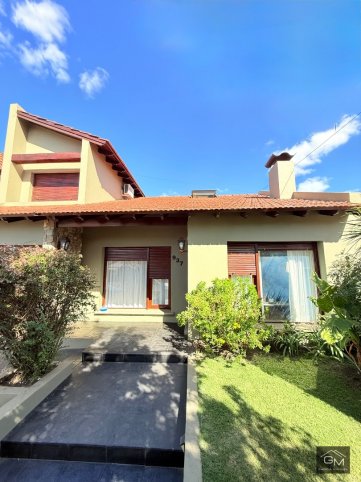 Casa 3 dorm, 200m² con garage — Lobería 937