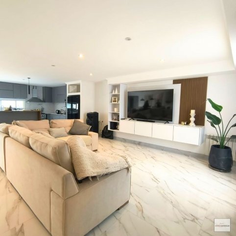 Casa 3 dorm, 200m² con cochera y patio — Peyrel 2320