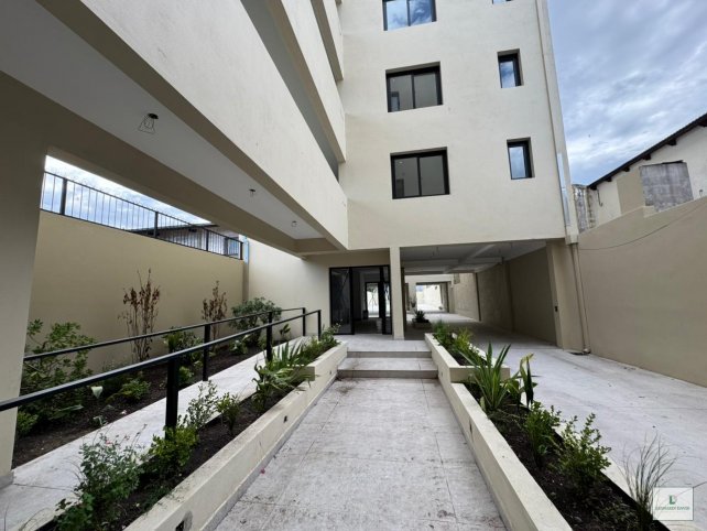 Depto 2 dorm, 86m² con cochera y ascensor — Uriburu 1026