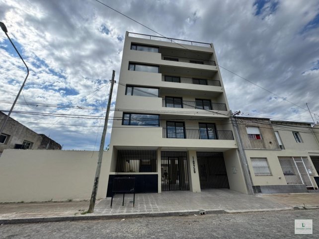 Depto 2 dorm, 86m² con cochera y ascensor — Uriburu 1026