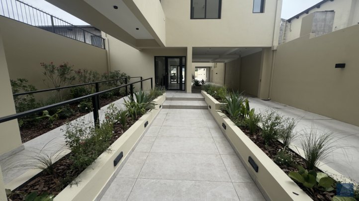Depto 2 dorm, 86m² con cochera — Uriburu 1026