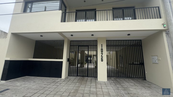 Depto 2 dorm, 86m² con cochera — Uriburu 1026