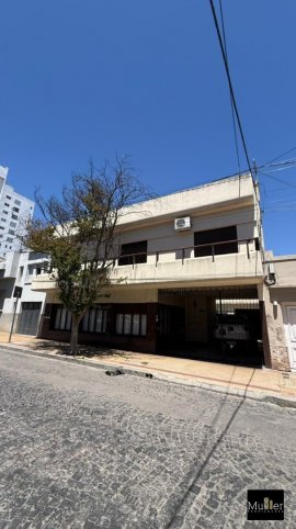 Casa 3 hab, 2 baños, garage, Paz al 800