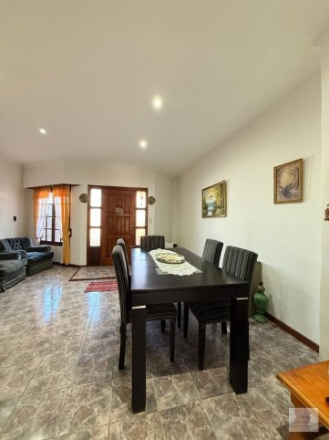 Casa en venta de 4 dorm, 324m² en Pasaje Curupaiti