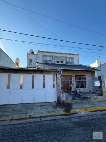 Casa en venta de 4 dorm, 324m² en Pasaje Curupaiti