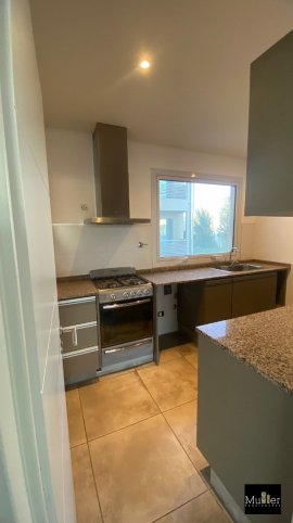Depto 2 dorm, 2 baños, con cochera y balcón — 25 de Mayo