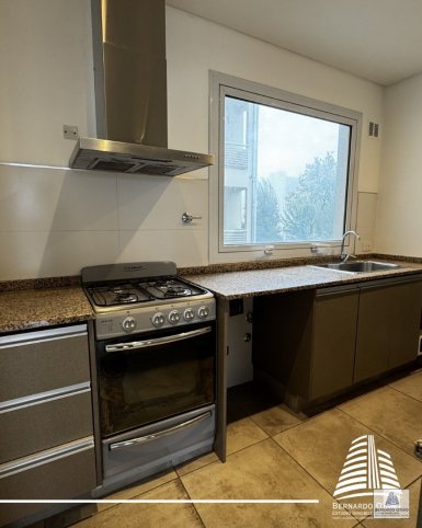Depto en Venta 2 dorm, 100m² con cochera y balcón — 25 de Mayo 840
