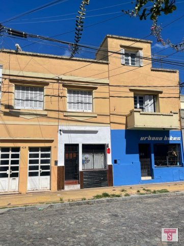 Casa 2 dorm con 2 baños y locales — 25 de mayo