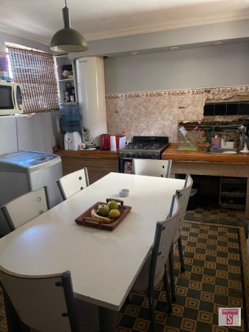 Casa 2 dorm con 2 baños y locales — 25 de mayo